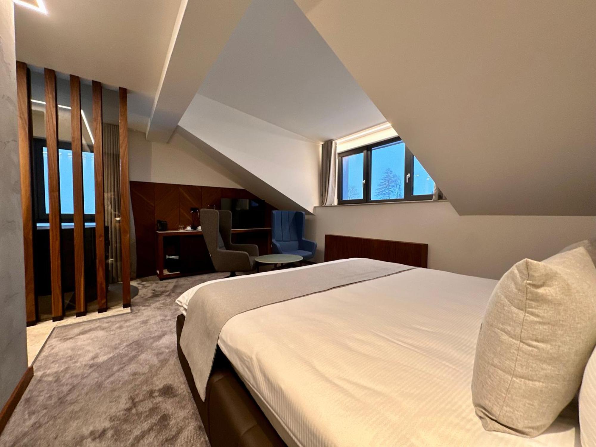 Hotel Restaurant & Spa Les Planets Les Rasses Экстерьер фото